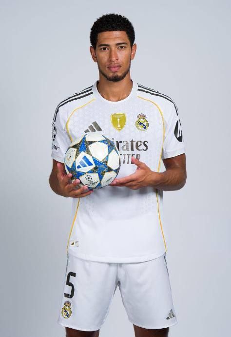 前锋训练中展现惊人速度，状态迅速回升（前锋训练场飙出惊人速度，状态回暖神速）