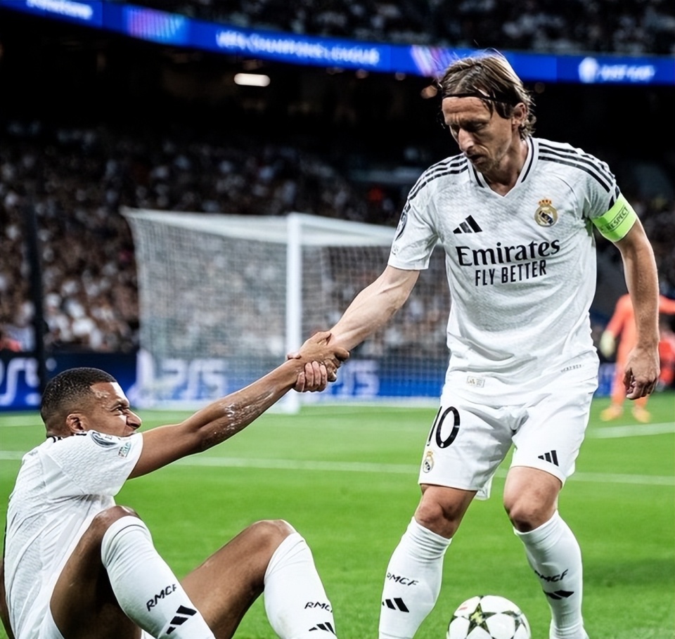 马雷斯卡：埃斯特旺像个旧时代的孩子，他不沉迷于手机和社媒（马雷斯卡：埃斯特旺是个老派的孩子，远离手机与社交媒体）