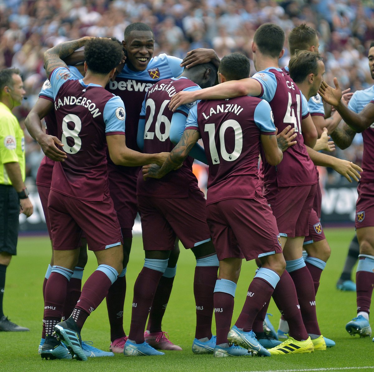 穆斯卡特：林加德表现很好，但吾米提江和他表现至少一样好（穆斯卡特：林加德发挥不俗，吾米提江的表现至少不逊于他）